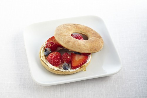 thin-berry-n-greek-yogurt-bagel