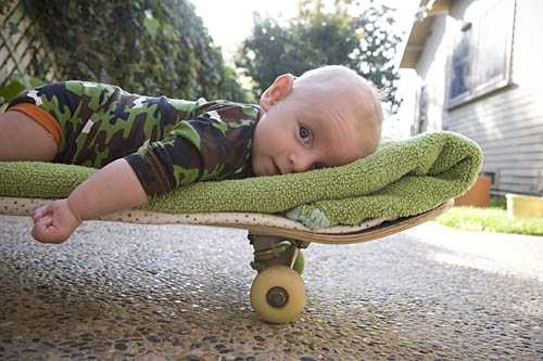 skateboard-baby-izismile