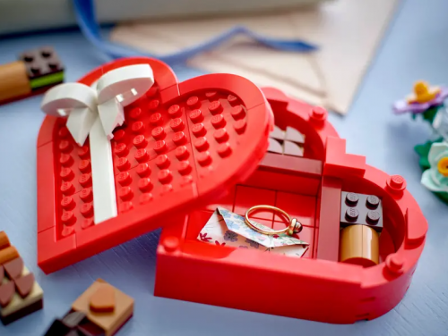 LEGO Canada: Get a Free Valentine’s Day Box With a $100 Purchase + Sale